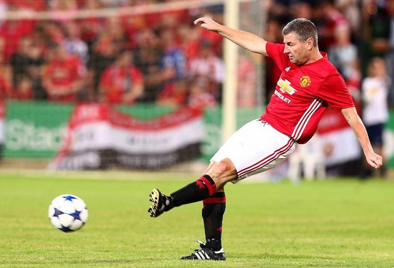 Denis Irwin - Danh thủ đá bóng chuyên nghiệp, huyền thoại của Manchester United 1999