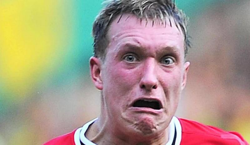 Phil Jones mang biểu cảm khuôn mặt tấu hài - Manchester United meme đỉnh nhất